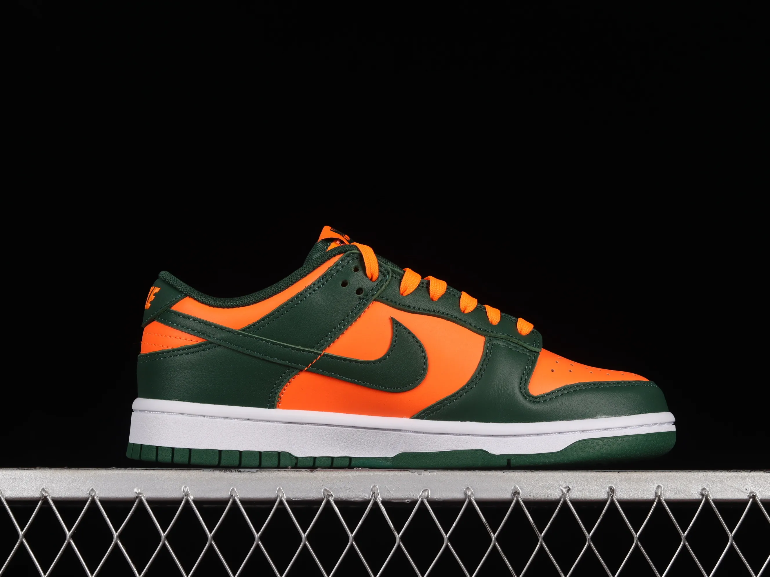 All categories Nk SB Dunk series Nk SB Dunk Low low-top sneakers C version Nk SB Dunk Low "Miami Hurricanes" orange green SB low-top casual sneakers DD1391-300